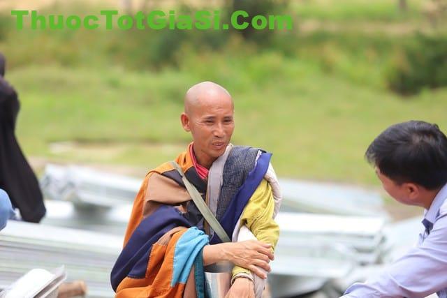 Thầy "Sư Thích Minh Tuệ" ngày ăn một bữa cơm chay không nhận cúng dường tiền bạc 1 thay su thich minh tue ngay an mot bua com chay khong nhan cung duong tien bac 1337